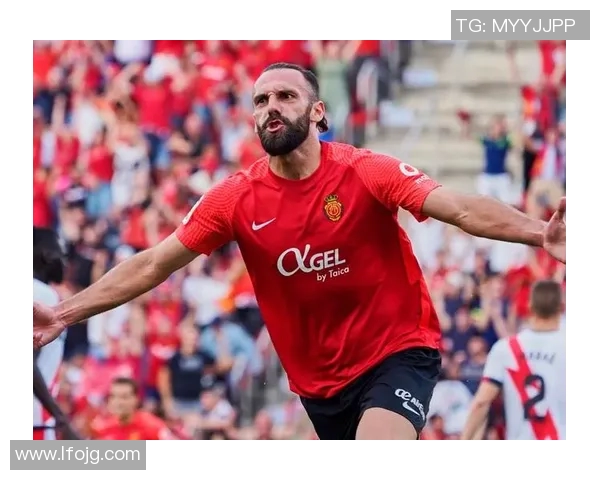 穆里奇在对阵皇马时展现的巨人杀手特质分析与解读